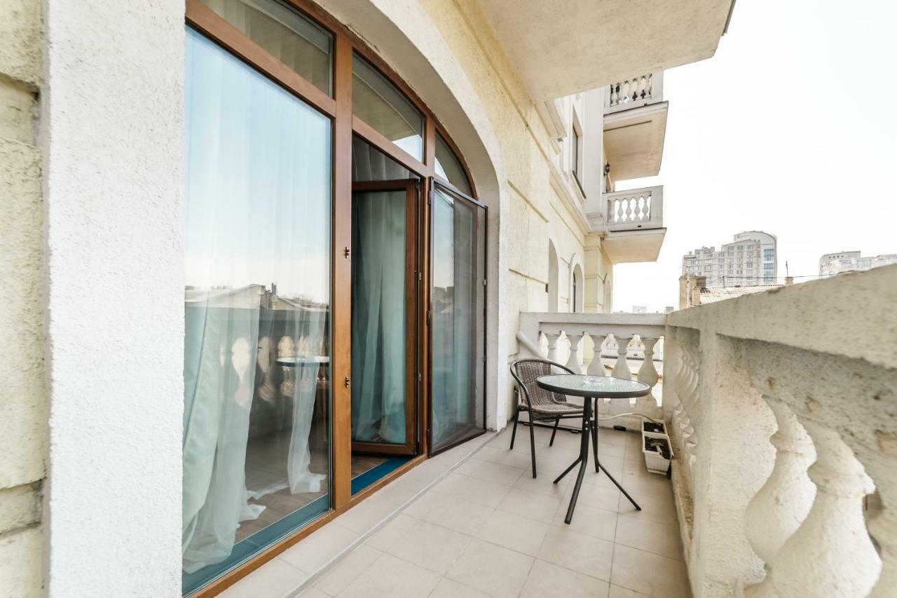Stylish Apartment With A Balcony Overlooking The Park Odessa Extérieur photo