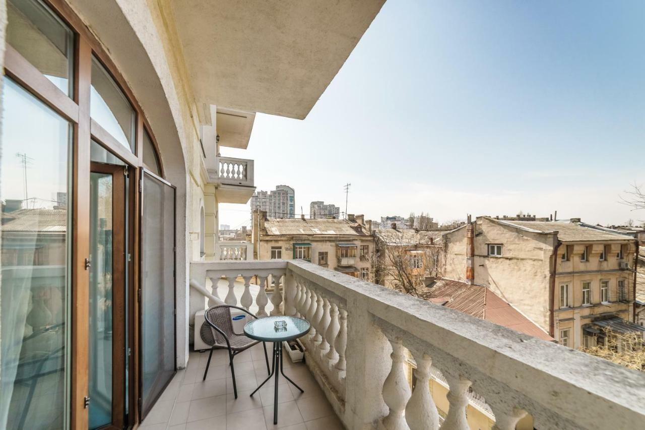 Stylish Apartment With A Balcony Overlooking The Park Odessa Extérieur photo