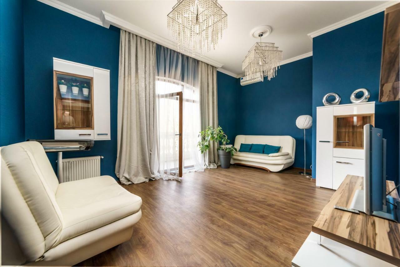 Stylish Apartment With A Balcony Overlooking The Park Odessa Extérieur photo